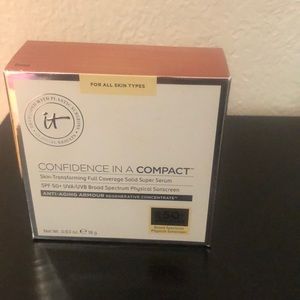Confidence in a Compact Solid Serum Foundation